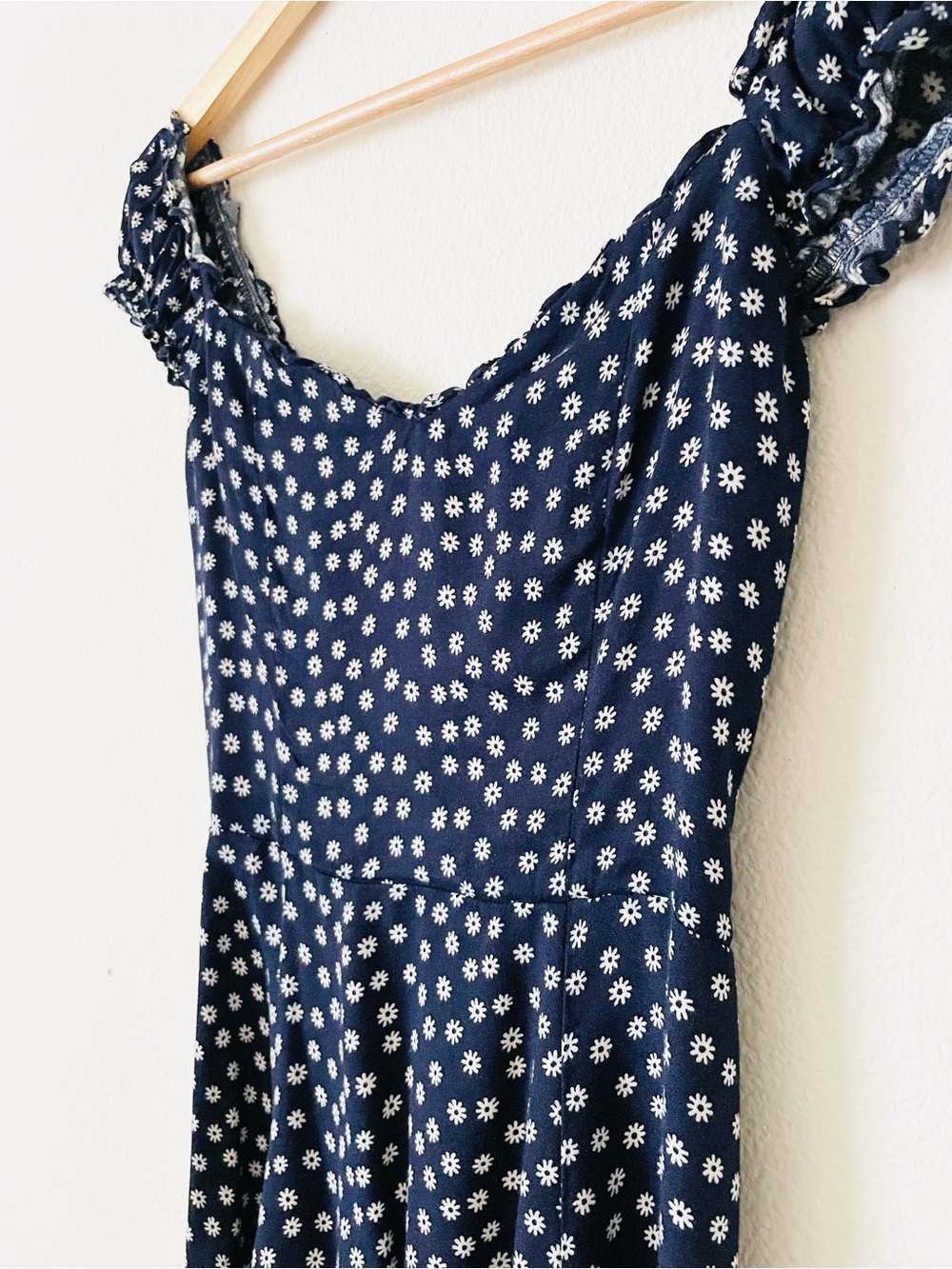 Reformation SIZE 4 Pacey navy white daisy print sweetheart neck mini dress - Picture 4 of 9